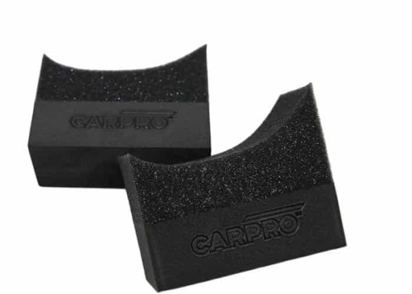 CarPro-Tire-Applicator-BLACK---profilowany-aplikator-do-opon-z-twardym-gąbkowym-uchwytem