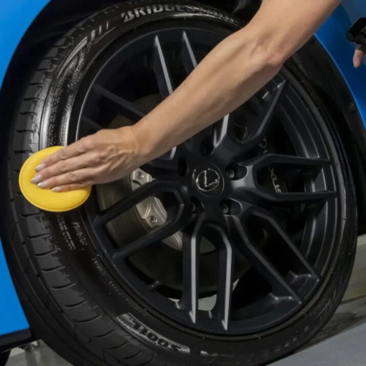 Meguiar's Ultimate Insane Shine Tire Spray 473ml – Ekspresowy spray do ekstremalnego nabłyszczania opon - obrazek 3